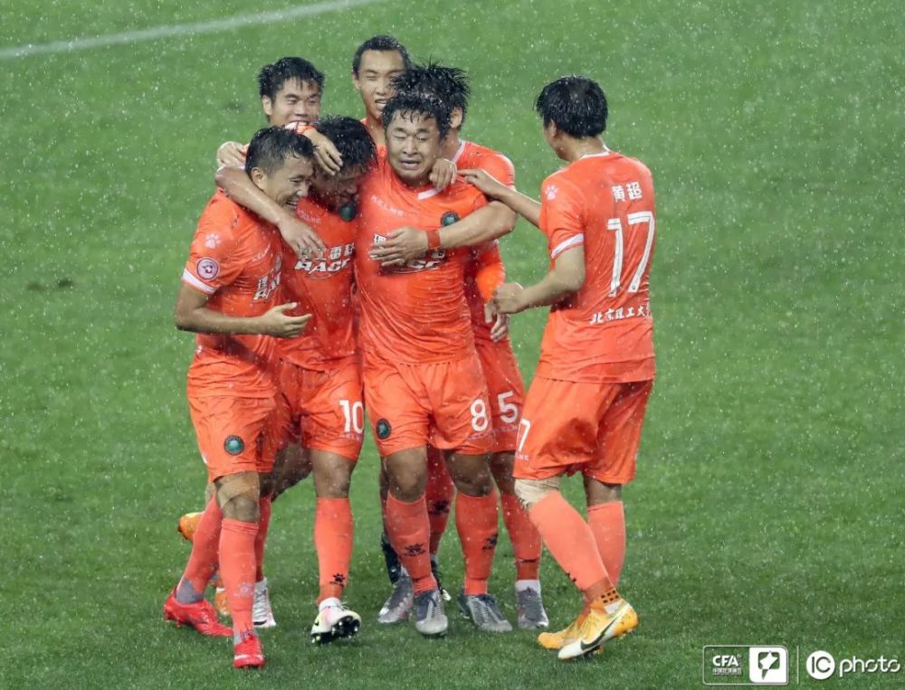  罗斯托克保级关键战役，全力争胜逃离降级区  