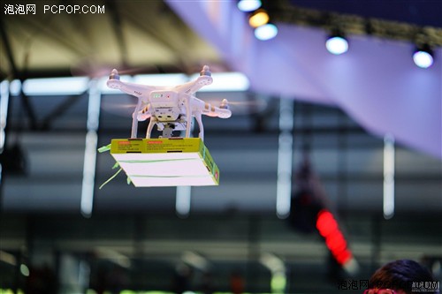  布伦瑞克启用无人机送餐，球迷体验再升级  